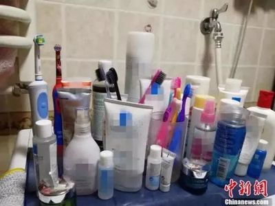 廁所被老婆的化妝品塞滿！網友神評引爆笑點